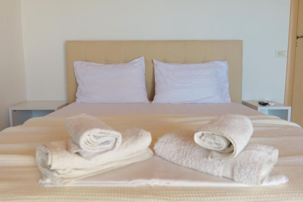 Alex & Sofi Hotel Himare Exterior photo