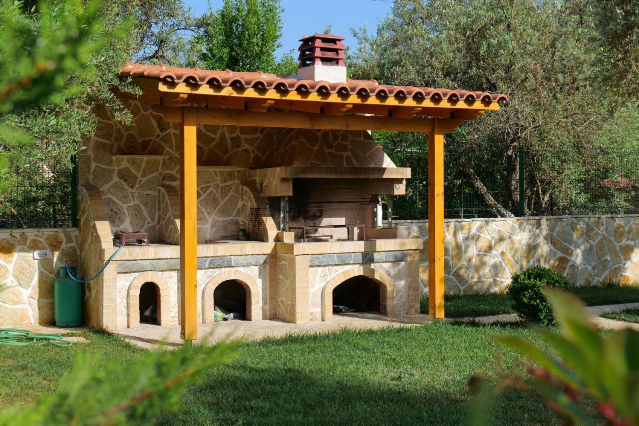 Alex & Sofi Hotel Himare Exterior photo