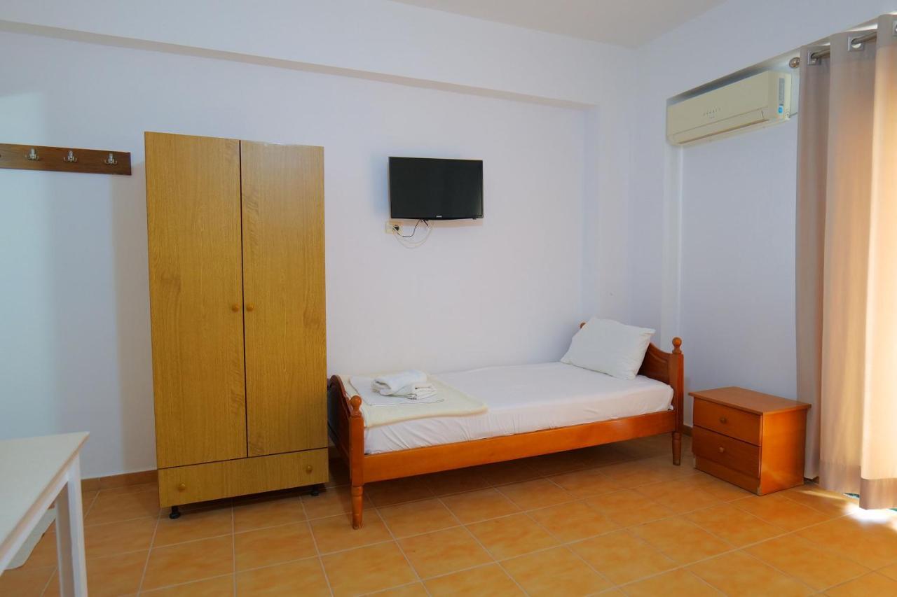 Alex & Sofi Hotel Himare Exterior photo