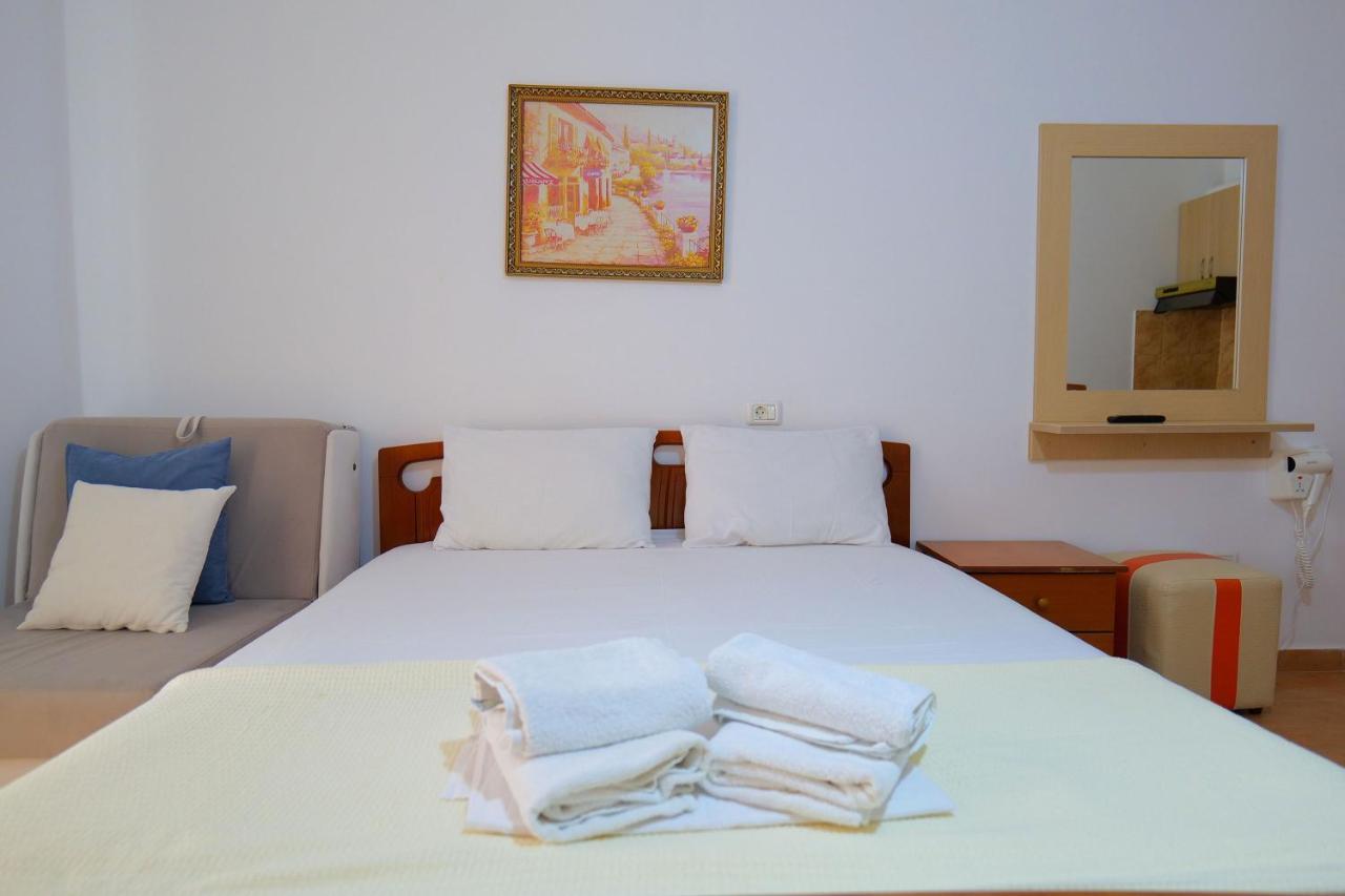 Alex & Sofi Hotel Himare Exterior photo