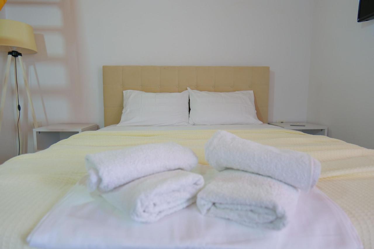 Alex & Sofi Hotel Himare Exterior photo