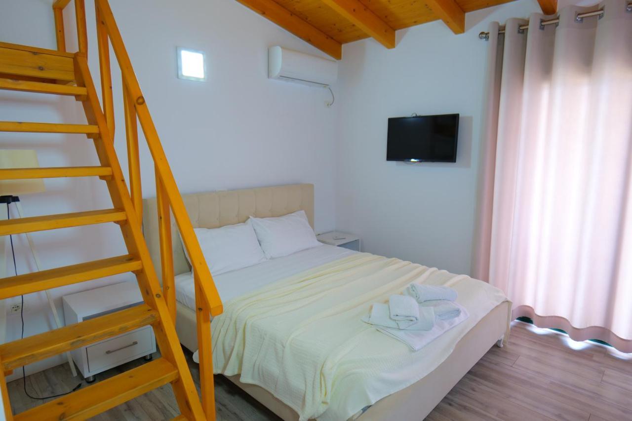 Alex & Sofi Hotel Himare Exterior photo