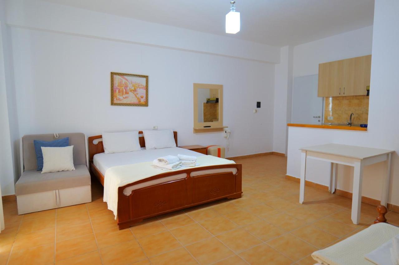 Alex & Sofi Hotel Himare Exterior photo