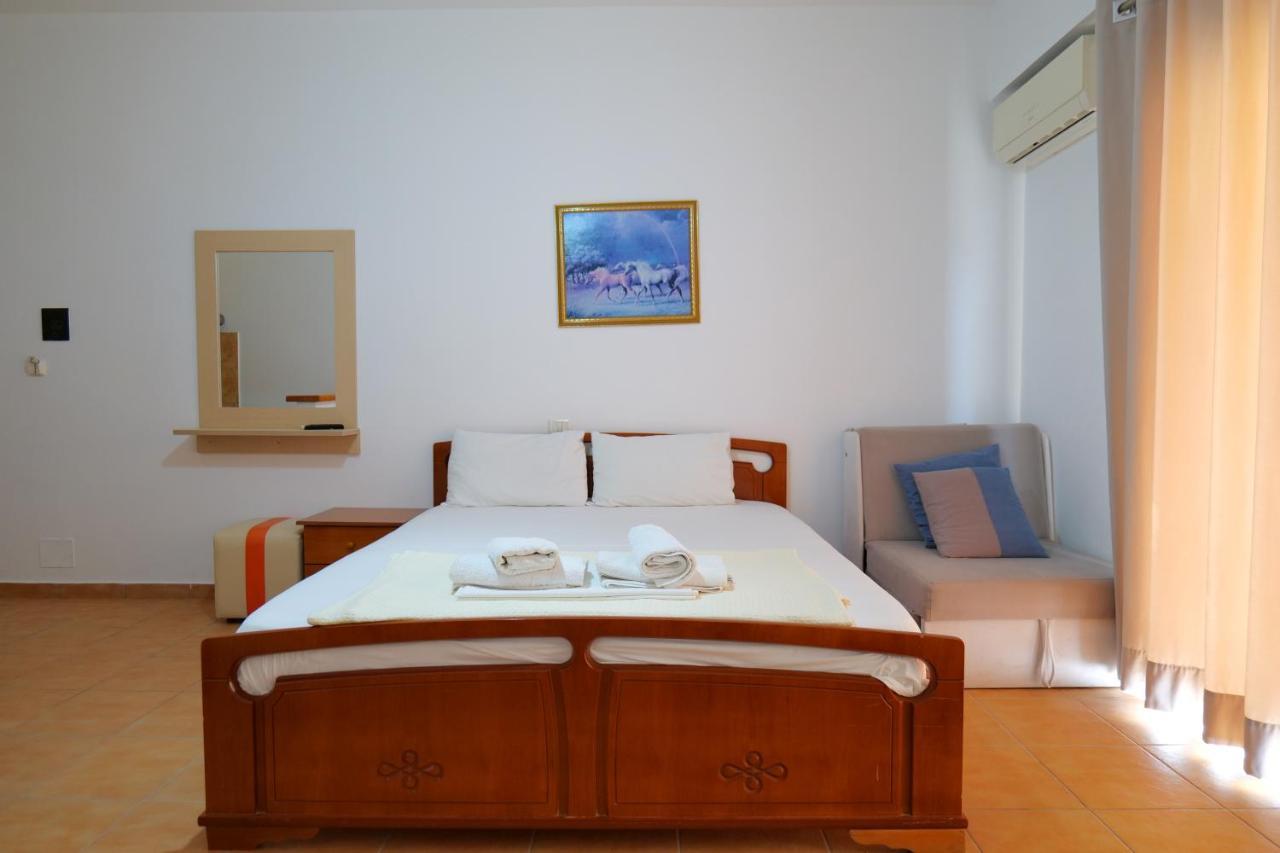 Alex & Sofi Hotel Himare Exterior photo