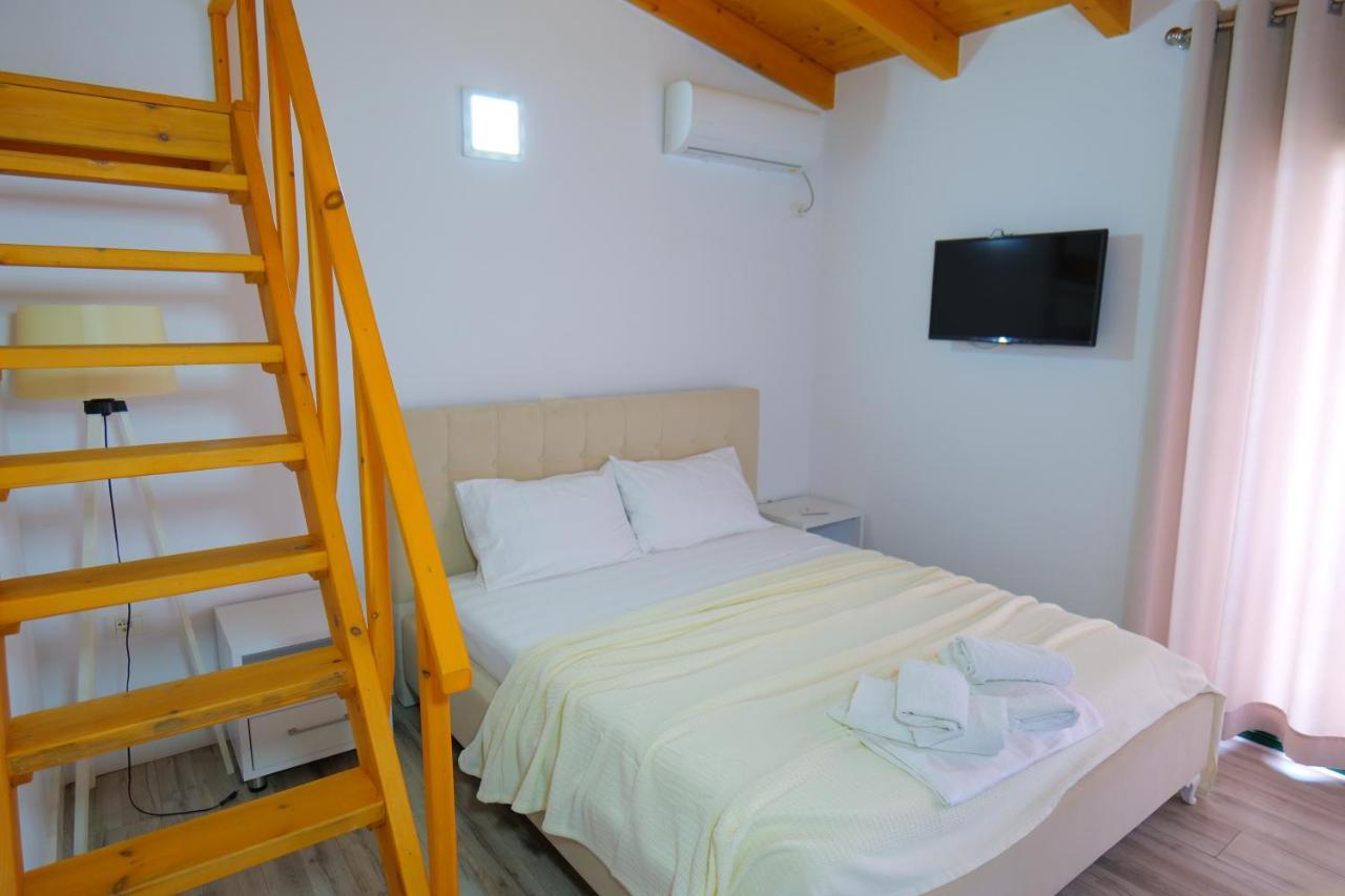 Alex & Sofi Hotel Himare Exterior photo